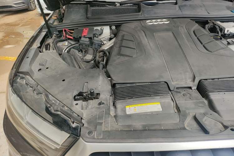 Used Audi Q7 2019 55 TFSI Technology Edition Engine Bay Right