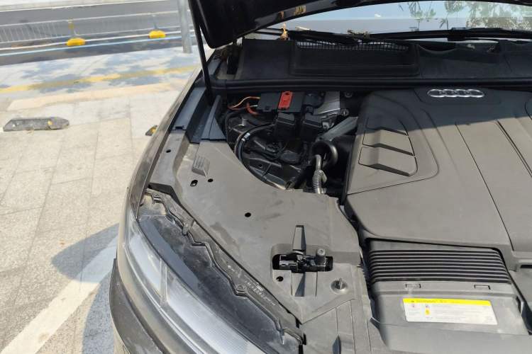 Used Audi Q7 2019 55 TFSI Technology Edition Engine Bay Right