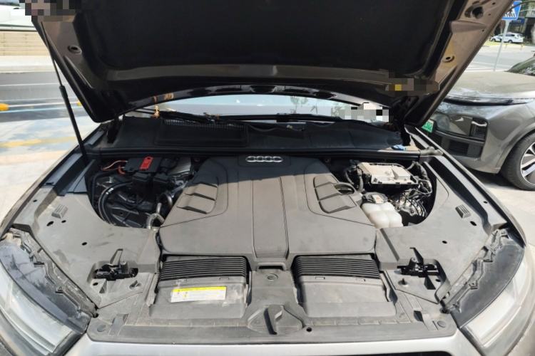 Used Audi Q7 2019 55 TFSI Technology Edition Engine Bay