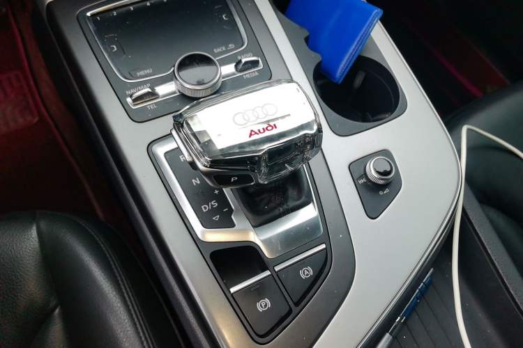 Used Audi Q7 2019 55 TFSI Technology Edition Gear Lever