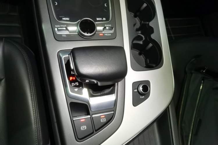 Used Audi Q7 2019 55 TFSI Technology Edition Gear Lever