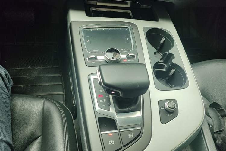 Used Audi Q7 2019 55 TFSI Technology Edition Gear Lever