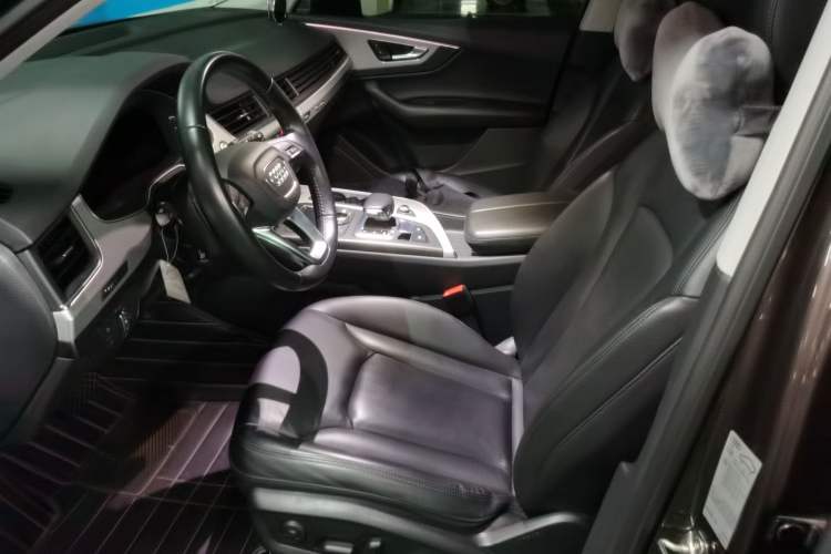Used Audi Q7 2019 55 TFSI Technology Edition Left Front Seat