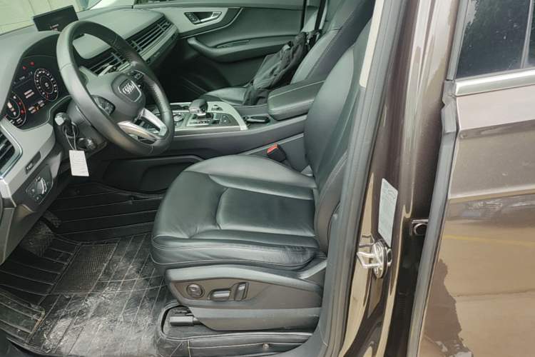 Used Audi Q7 2019 55 TFSI Technology Edition Left Front Seat