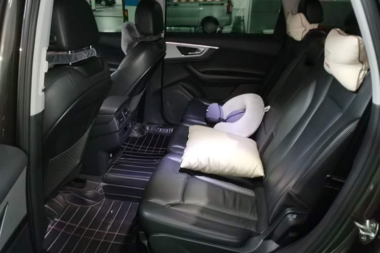 Used Audi Q7 2019 55 TFSI Technology Edition Left Rear Seat