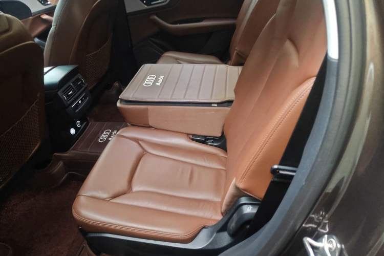 Used Audi Q7 2019 45 TFSI Comfort Model Left Rear Seat