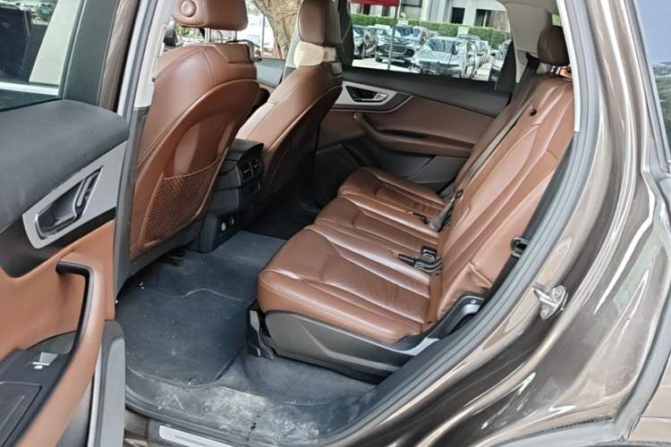 Used Audi Q7 2019 45 TFSI Comfort Model Left Rear Seat
