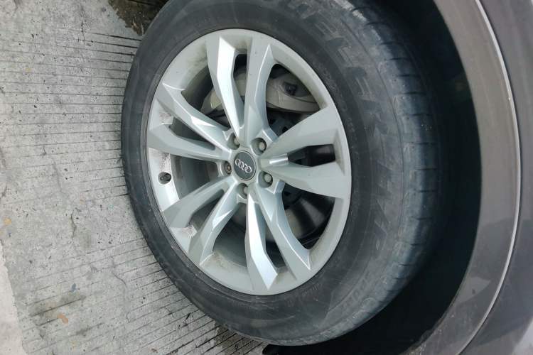 Used Audi Q7 2019 55 TFSI Technology Edition Right Front Wheel Hub