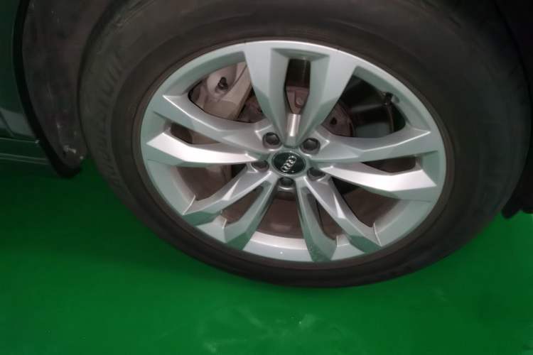 Used Audi Q7 2019 55 TFSI Technology Edition Right Front Wheel Hub