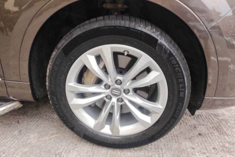 Used Audi Q7 2019 45 TFSI Comfort Model Right Front Wheel Hub