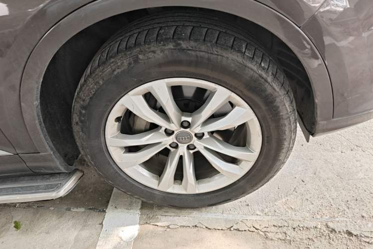 Used Audi Q7 2019 45 TFSI Comfort Model Right Front Wheel Hub