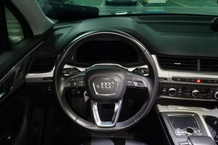 Used Audi Q7 2019 55 TFSI Technology Edition Steering Wheel