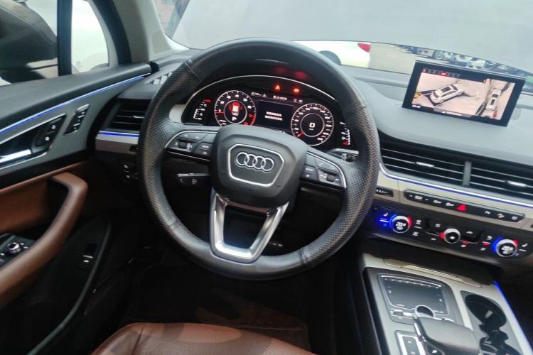 Used Audi Q7 2019 45 TFSI Comfort Model Steering Wheel