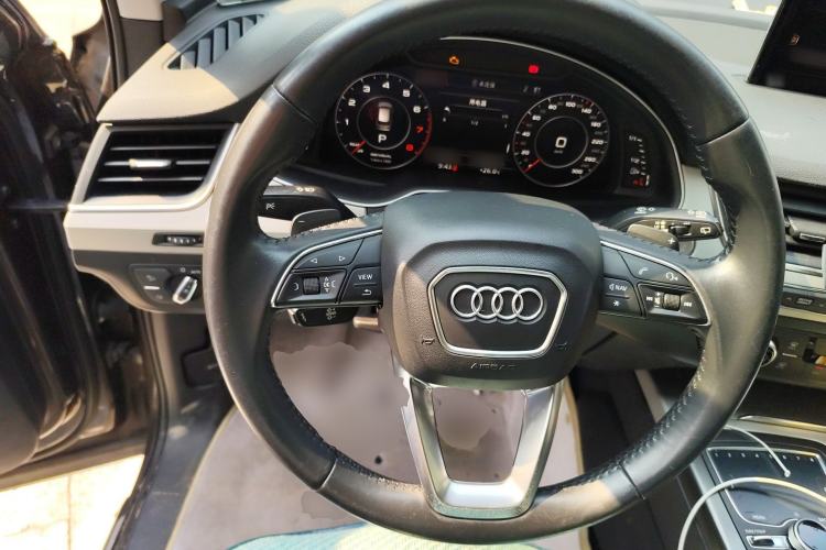 Used Audi Q7 2019 55 TFSI Technology Edition Steering Wheel