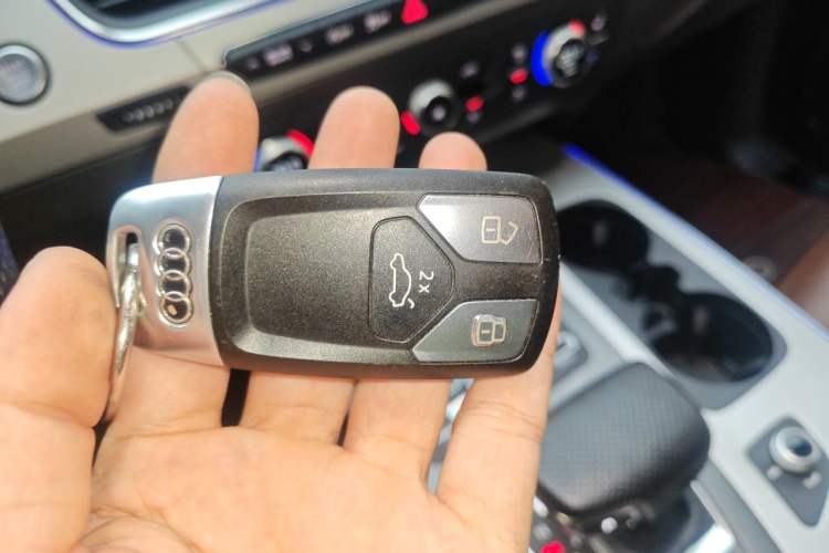 Used Audi Q7 2019 45 TFSI Comfort Model Vehicle Key