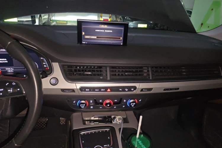 Used Audi Q7 2019 45 TFSI Comfort Model Audio And AC Panel