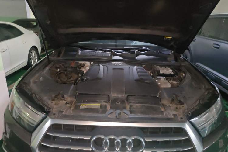 Used Audi Q7 2019 45 TFSI Comfort Model Engine Bay