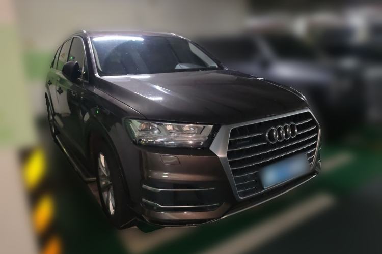 Used Audi Q7 2019 45 TFSI Comfort Model Front Right 45 Deg