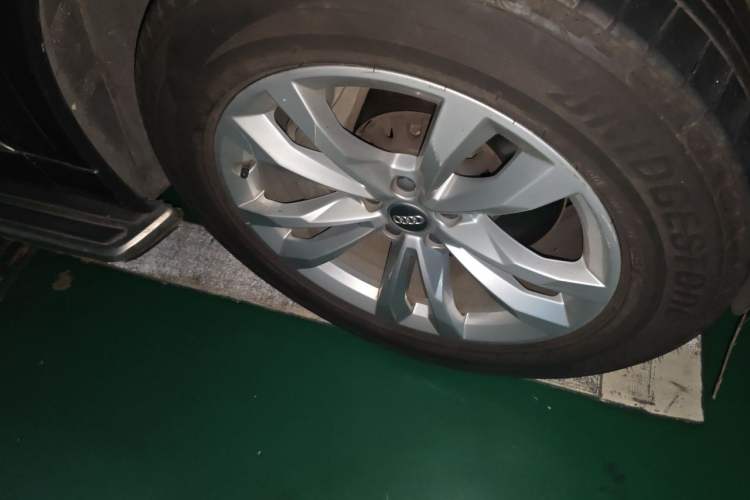 Used Audi Q7 2019 45 TFSI Comfort Model Right Front Wheel Hub