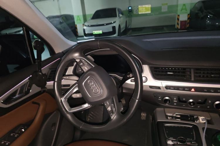 Used Audi Q7 2019 45 TFSI Comfort Model Steering Wheel
