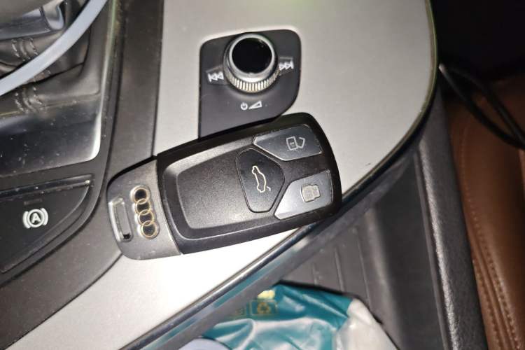 Used Audi Q7 2019 45 TFSI Comfort Model Vehicle Key