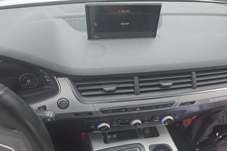 Used Audi Q7 2019 55 TFSI Technology Edition Audio And AC Panel
