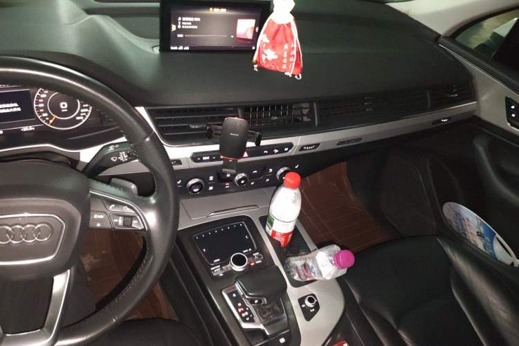 Used Audi Q7 2019 45 TFSI Comfort Model Audio And AC Panel