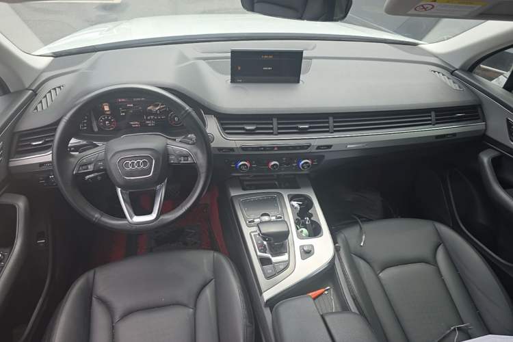 Used Audi Q7 2019 55 TFSI Technology Edition Center Console