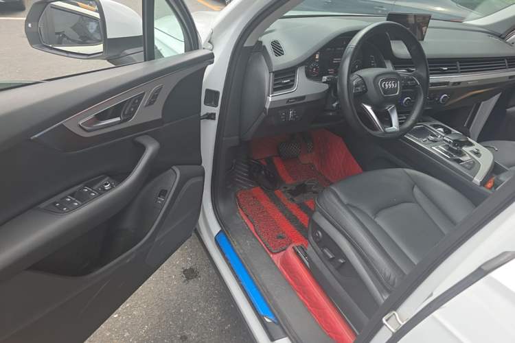 Used Audi Q7 2019 55 TFSI Technology Edition Driver Seat
