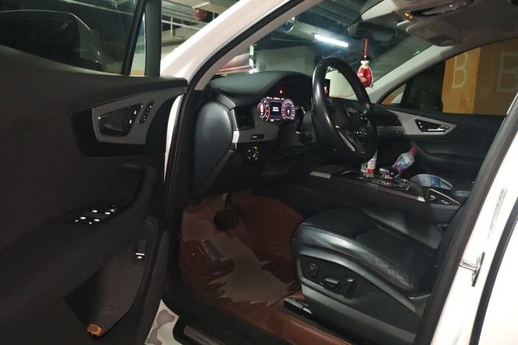 Used Audi Q7 2019 45 TFSI Comfort Model Driver Seat