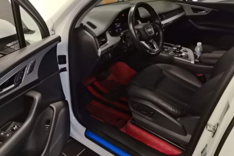 Used Audi Q7 2019 55 TFSI Technology Edition Driver Seat