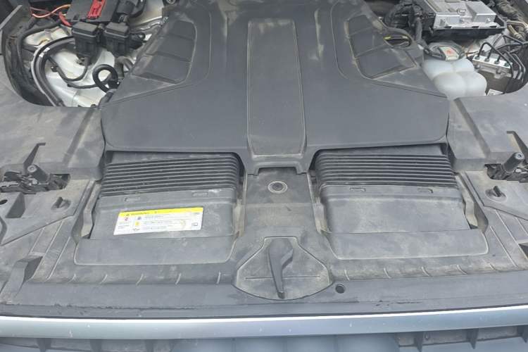Used Audi Q7 2019 55 TFSI Technology Edition Engine Bay