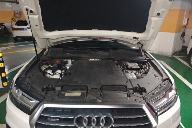 Used Audi Q7 2019 45 TFSI Comfort Model Engine Bay