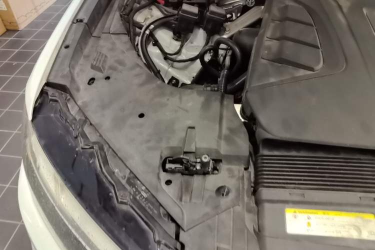 Used Audi Q7 2019 55 TFSI Technology Edition Engine Bay Right