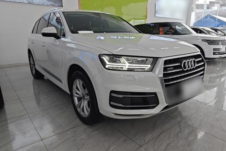 Used Audi Q7 2019 45 TFSI Comfort Model Front Right 45 Deg