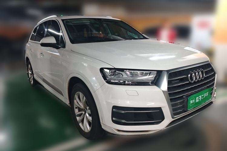 Used Audi Q7 2019 45 TFSI Comfort Model Front Right 45 Deg