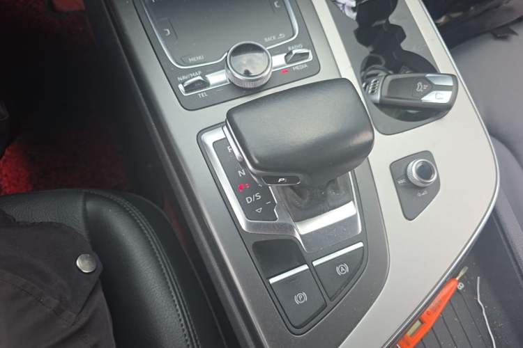 Used Audi Q7 2019 55 TFSI Technology Edition Gear Lever
