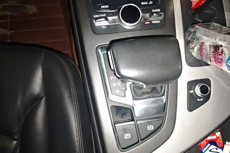Used Audi Q7 2019 45 TFSI Comfort Model Gear Lever