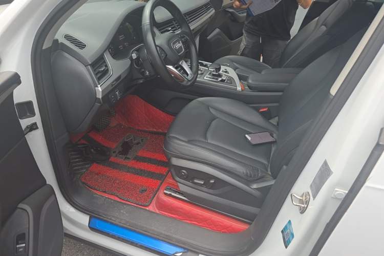 Used Audi Q7 2019 55 TFSI Technology Edition Left Front Seat