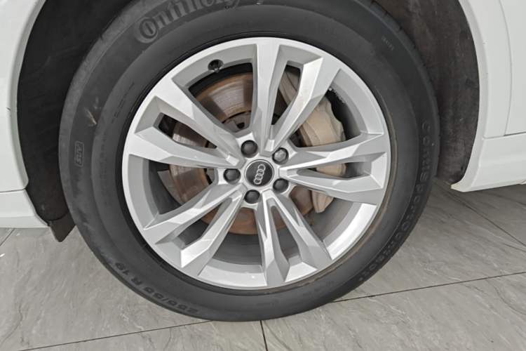 Used Audi Q7 2019 45 TFSI Comfort Model Left Front Wheel Hub