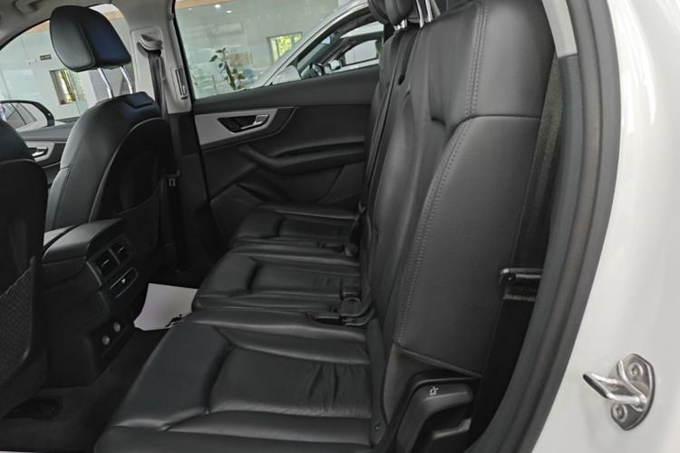 Used Audi Q7 2019 45 TFSI Comfort Model Left Rear Seat