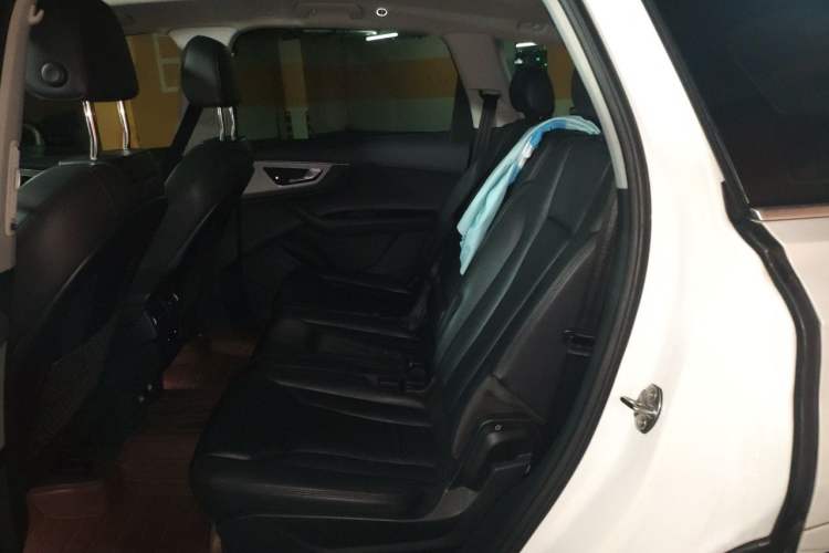 Used Audi Q7 2019 45 TFSI Comfort Model Left Rear Seat
