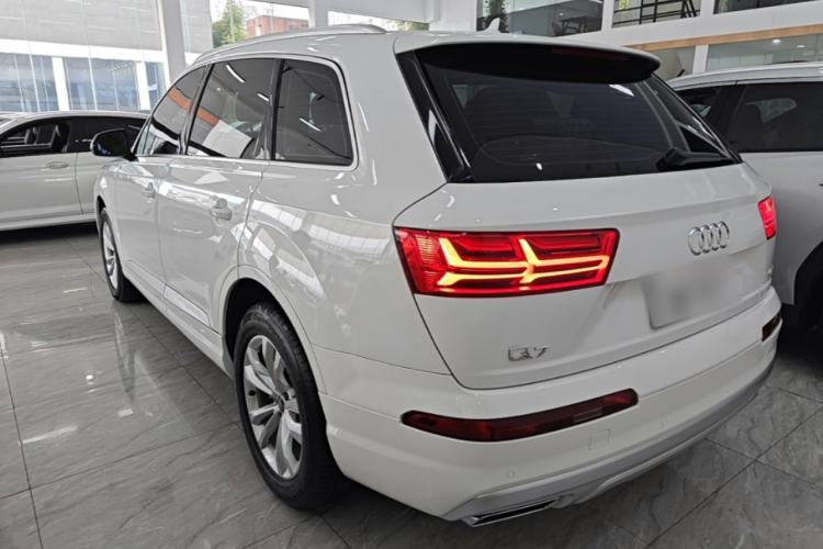 Used Audi Q7 2019 45 TFSI Comfort Model Rear Left 45 Deg