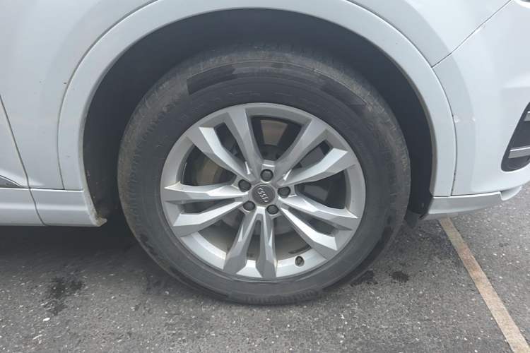 Used Audi Q7 2019 55 TFSI Technology Edition Right Front Wheel Hub
