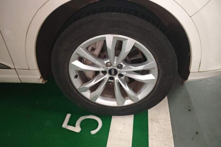 Used Audi Q7 2019 45 TFSI Comfort Model Right Front Wheel Hub