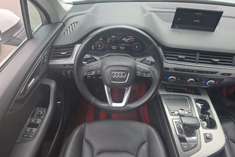Used Audi Q7 2019 55 TFSI Technology Edition Steering Wheel