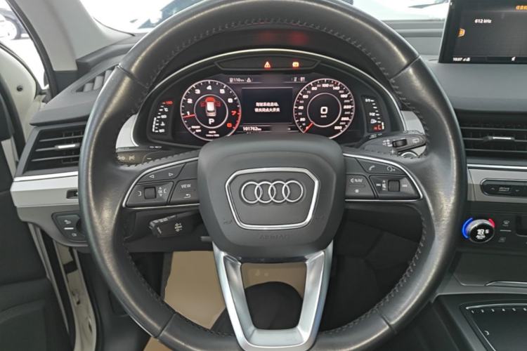 Used Audi Q7 2019 45 TFSI Comfort Model Steering Wheel