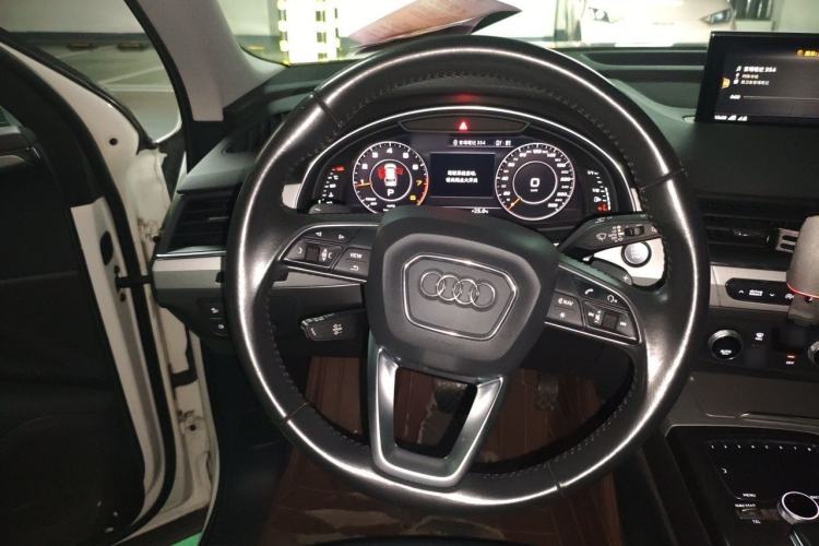 Used Audi Q7 2019 45 TFSI Comfort Model Steering Wheel