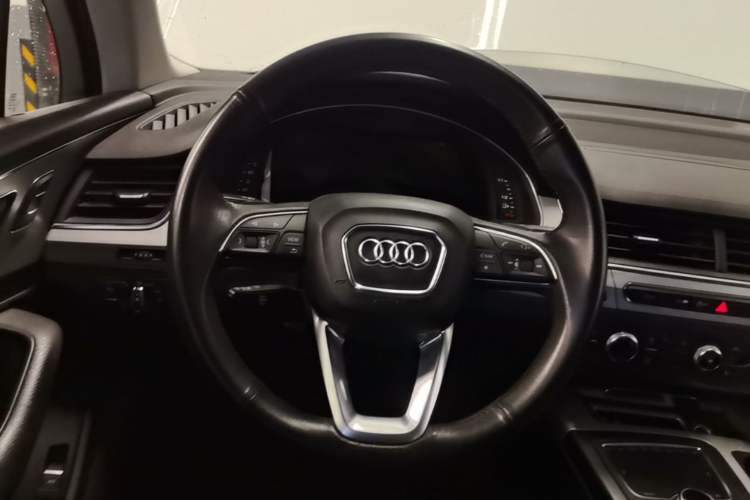 Used Audi Q7 2019 55 TFSI Technology Edition Steering Wheel