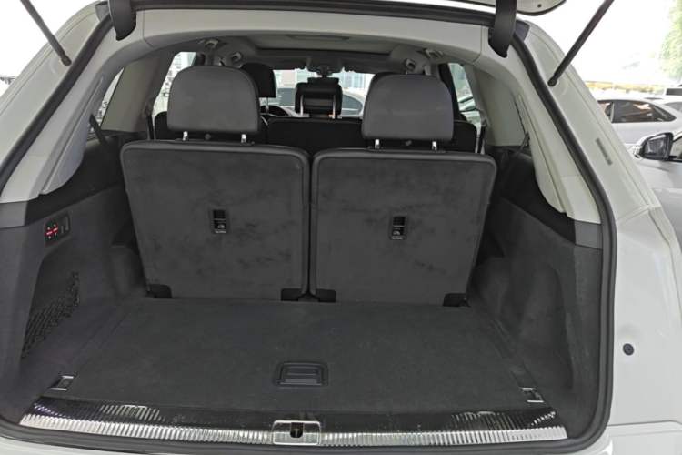 Used Audi Q7 2019 45 TFSI Comfort Model Trunk